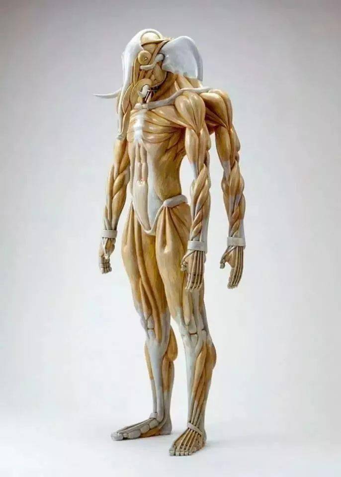 在思考作品创作时,他在人体肌肉结构中加入来自传统神话,民间传说的