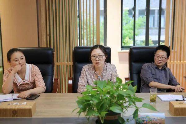 金山中学召开创新班任课教师座谈会