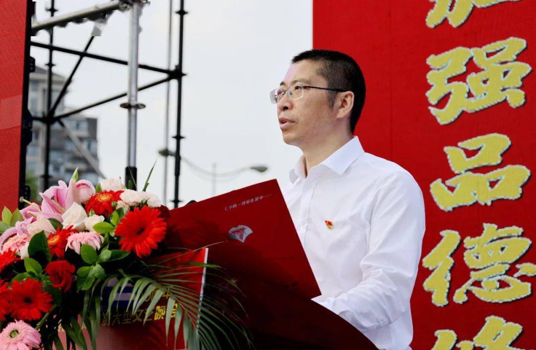 主任车焰,温江区教育局党组成员,招办主任杨开华,成都市公安局温江区