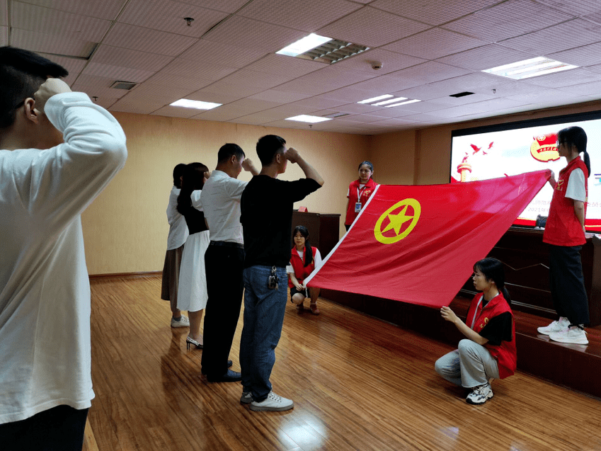 【院部动态】校团委组织开展"学党史 强信念 跟党走"新团员入团仪式