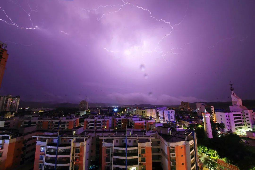 今夏最强飑线来袭防雷知识需谨记