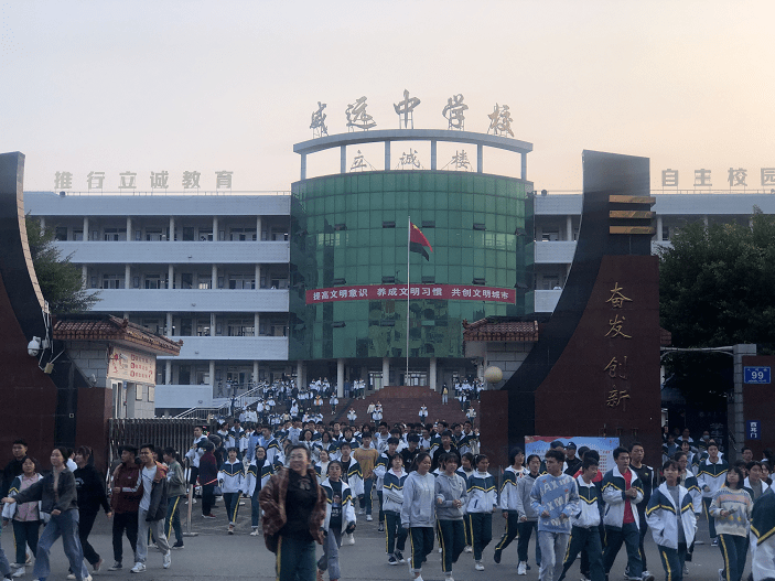 凤翔中学今年中考威远共设凤翔中学, 威远中学, 严陵中学,县职业