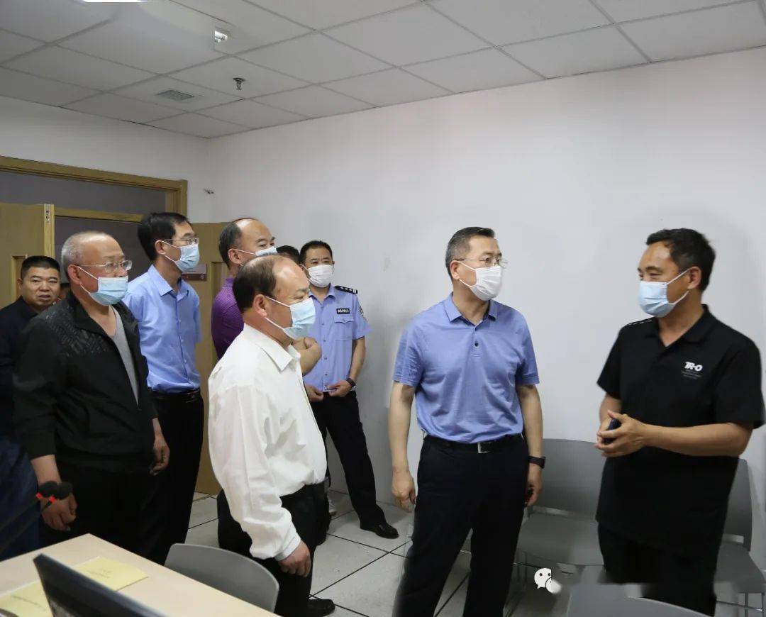 张龙江区长到潍坊四中考点调度高考组织筹备工作