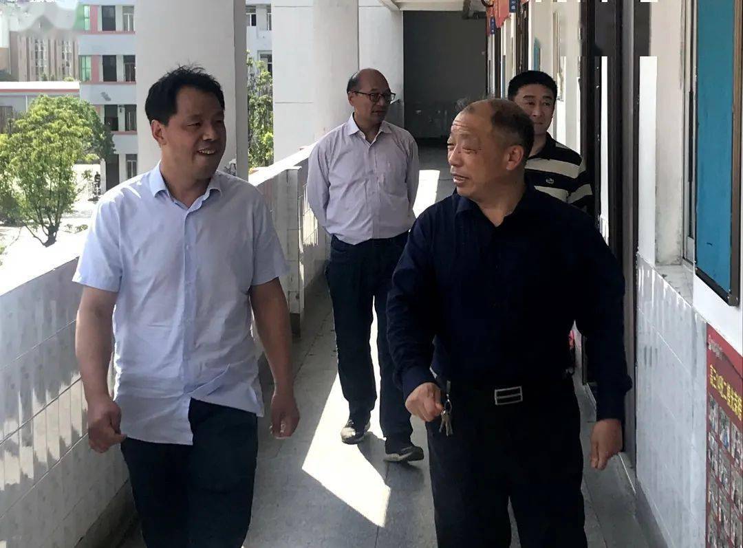 县教育局丁银川局长来我校指导高考工作