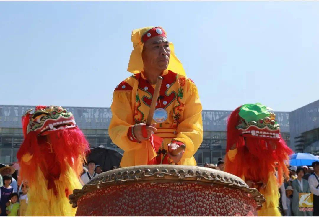 受民间音乐,地域风俗和地方语言等因素影响,丰城花镲锣鼓逐渐形成了