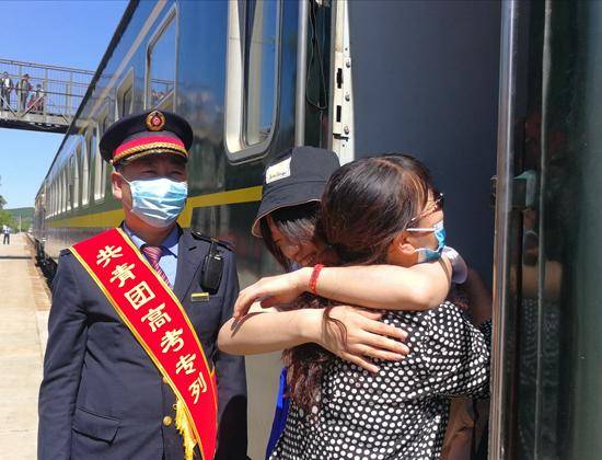 大杨树镇人口_高考专列送考生圆梦_大杨树镇