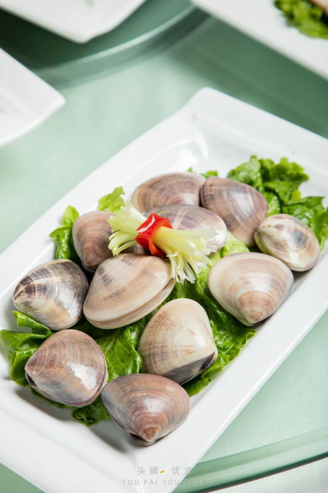 三角贝,潮州肉饼,潮州鱼丸象蚌烫5秒就能烫熟,入口脆脆的口感,有一股