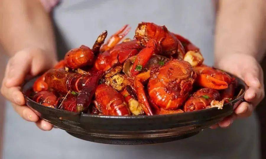 让现炒小龙虾大失颜面的存在配上大乌苏攒劲儿就完了