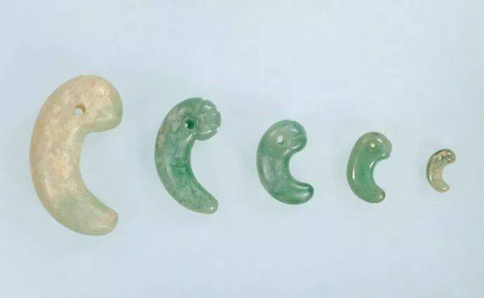 出土在韩国和日本的勾玉