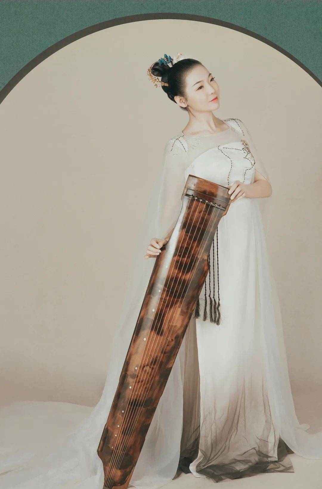 张晨曦中国民族管弦乐学会会员,中国琴会会员.