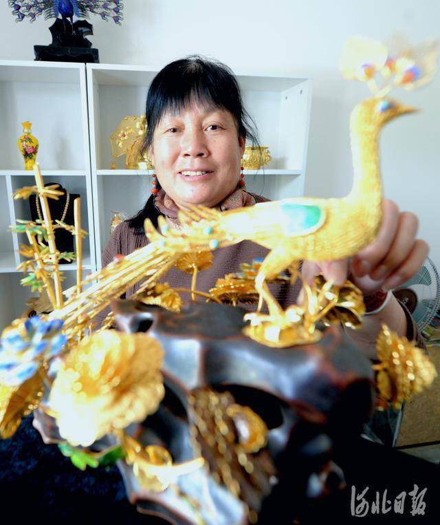 河北省涿州市义和庄镇南任村村民制作鸟笼