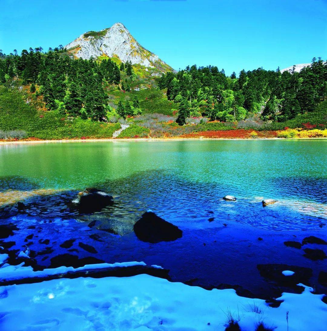 "世界的香格里拉"迪庆,有节日欢歌笑语,亦有醉美人间仙境_风景区