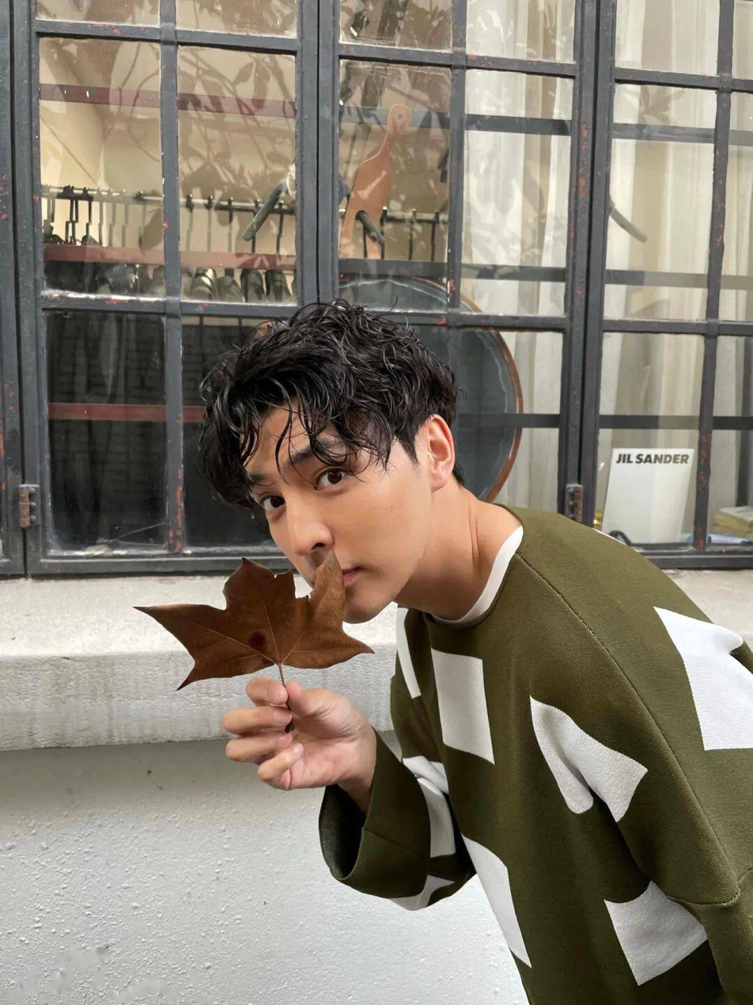 怪不得你那么好看原来是留了男生日系卷发