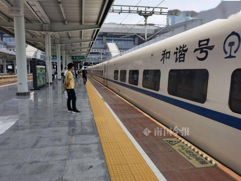 柳州火车站站台图片