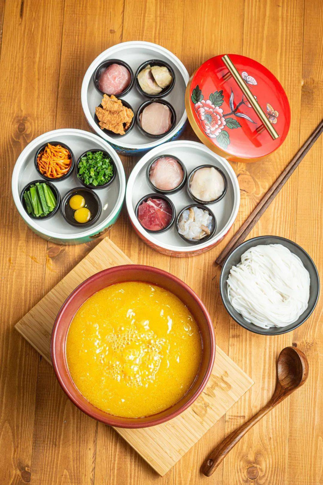 怀旧风沉浸式过桥米线来了昆明第①家