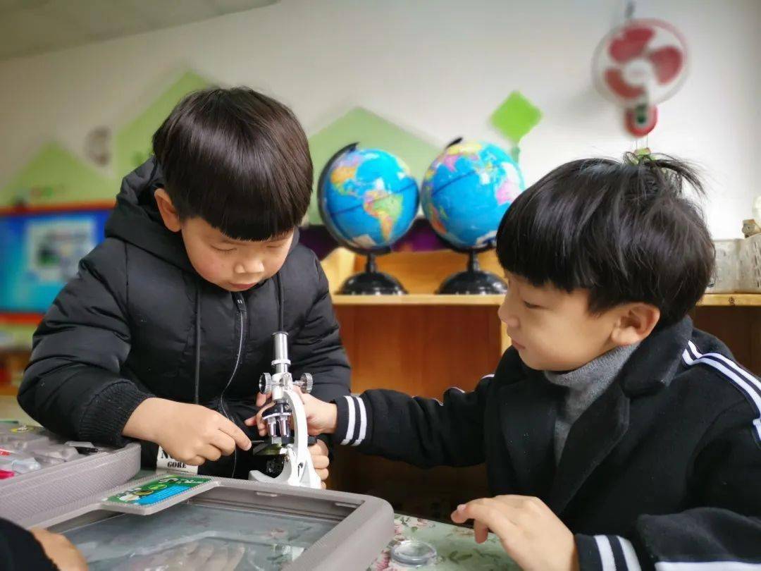 二、我的课程我的园本课程《小小探索家》以stem理念为支撑，以项目活动为