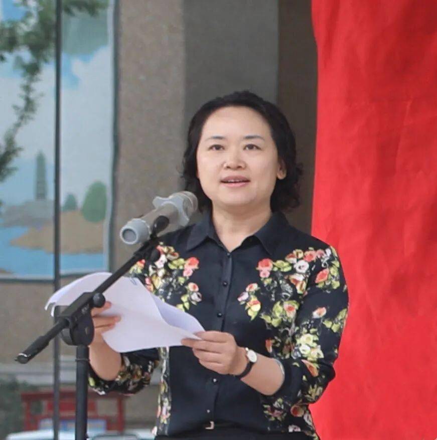 市教育新闻宣传中心主任刘艳霞发言市教育后勤服务中心主任刘洪宾发言