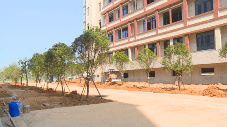 天易中学今年9月正式开学可开设100个班容纳4500名学生