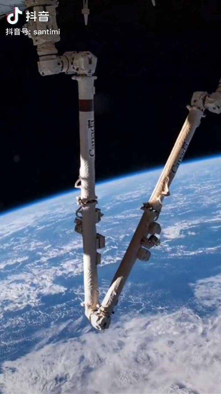 国际空间站机械臂近期遭遇太空碎片撞击破了一个洞太空空间站