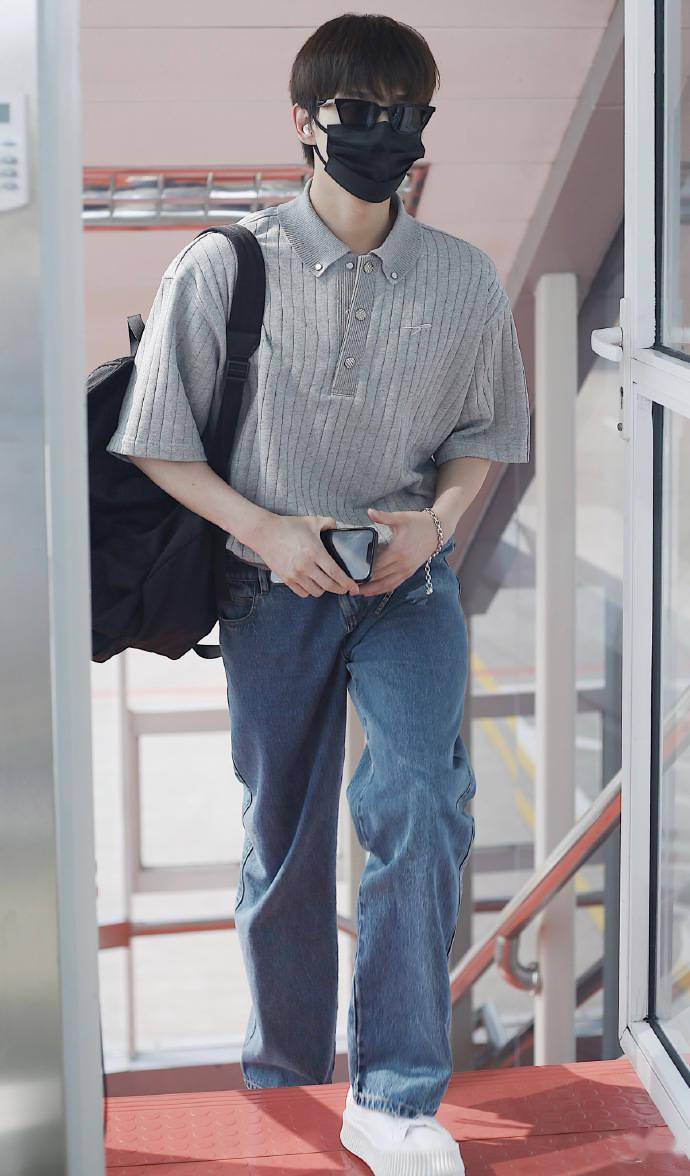 杨洋今日机场饭拍公开这是什么夏日清爽美少年