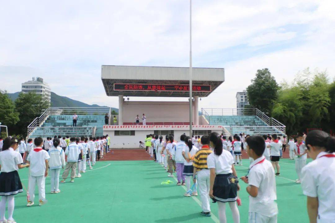 2021年6月,宁溪中心小学组织开展防恐演习"健康饮食 从我做起"主题