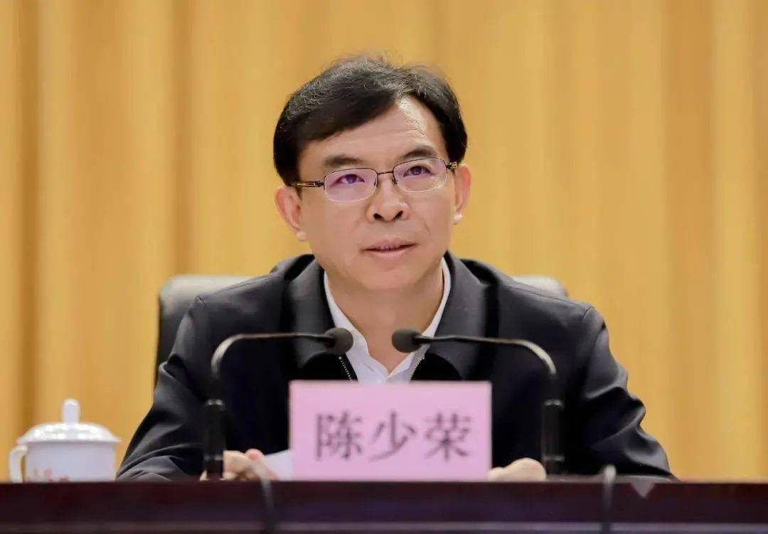 我为群众办实事安顺市委书记陈少荣一切为人民打算提高人民生活水平和