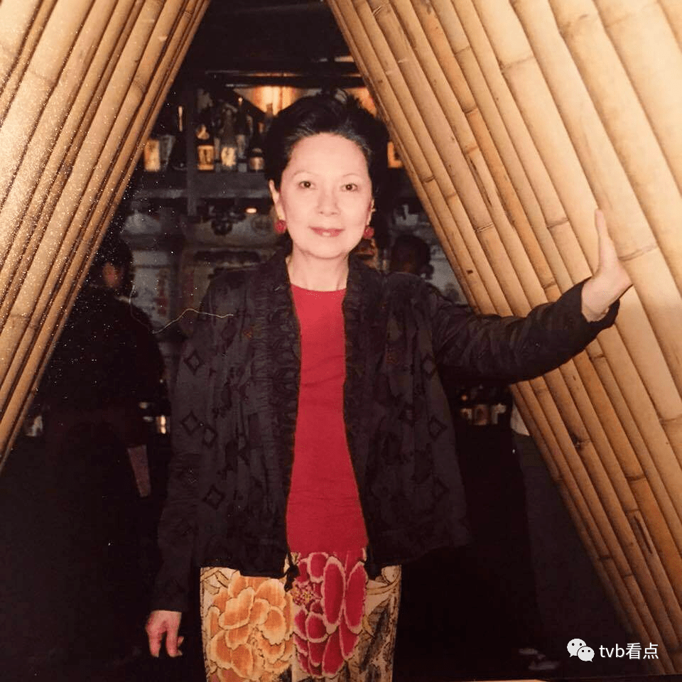 晚年的陈帼仪深居简出,保养得不错,打扮优雅得体.