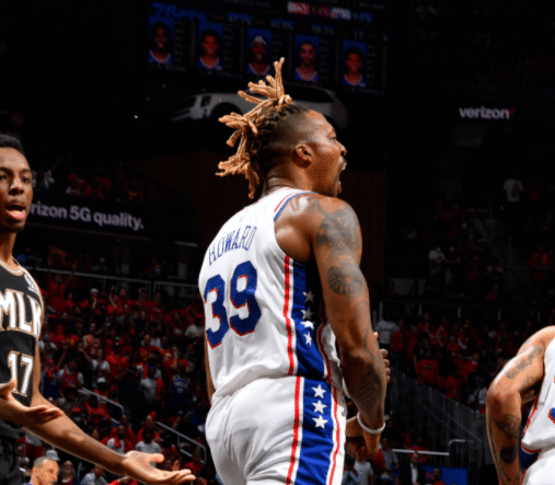 nba11分钟7分10板霍华德完胜卡佩拉35岁老魔兽再次打脸全联盟啊