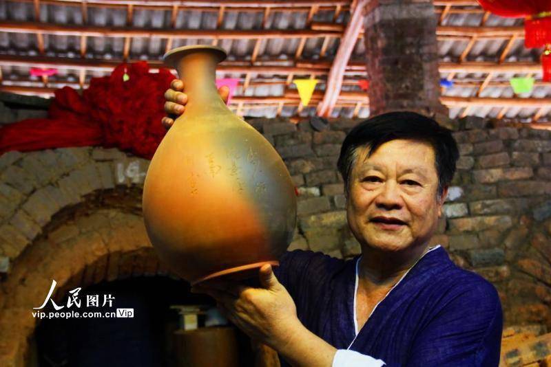 广西钦州千年坭兴陶古龙窑开窑