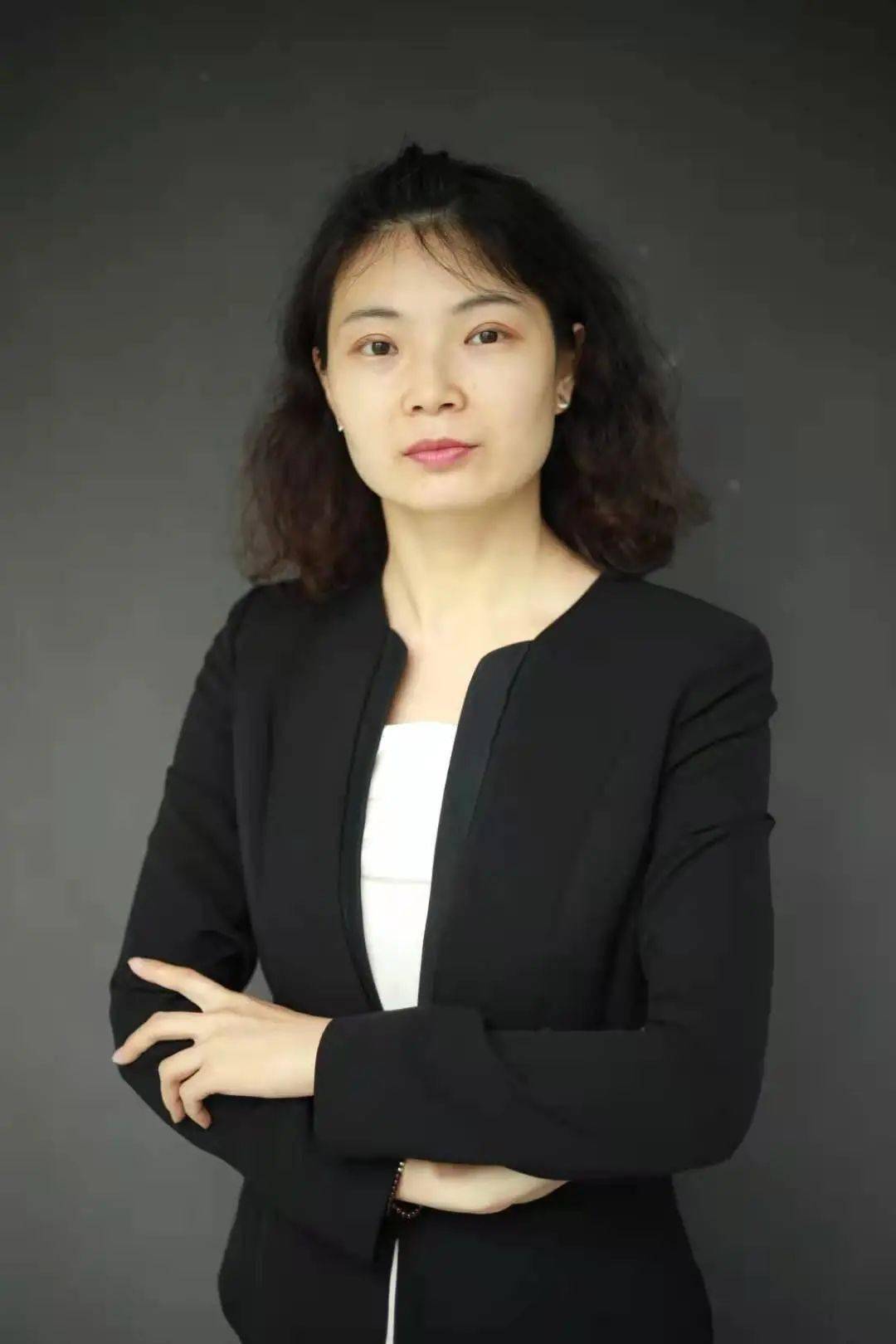 香港/新加坡本科申请攻略主讲人:荣丽娟老师香港,新加坡疫情现状及