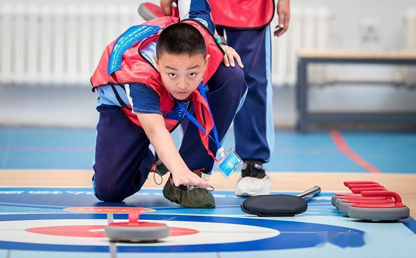 呼和浩特市中小學生旱地冰壺比賽開賽