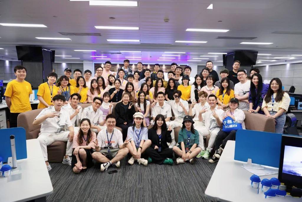 《奔跑吧》第九季录制圆满收官 全员大合照新鲜出炉