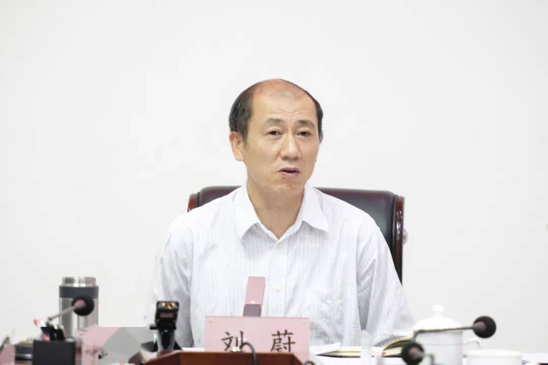 刘蔚主持召开十三届县委常委会第153次扩大会议暨县委理论中心组2021