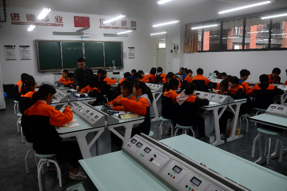 a清镇博雅实验学校是一所由政府主导,清镇城投和贵州广大城投公司共同