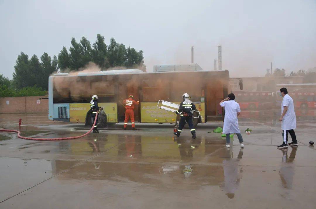 提高处置能力完善处置预案廊坊公交开展4个科目的应急演练
