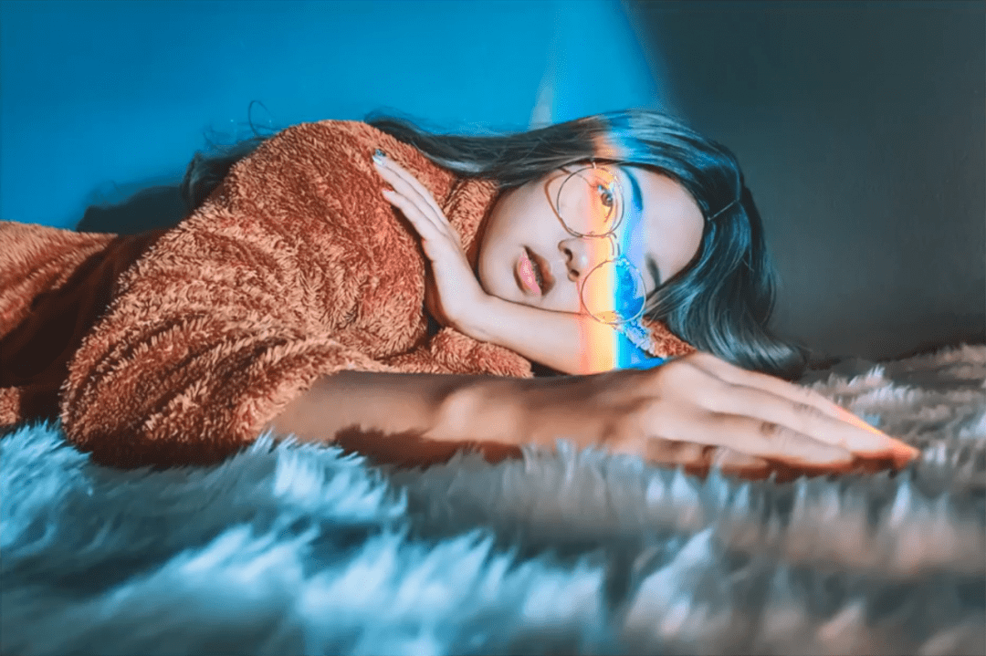 摄影技巧:那些看起来高大上的人像照片,实际上在家就能拍!_人物