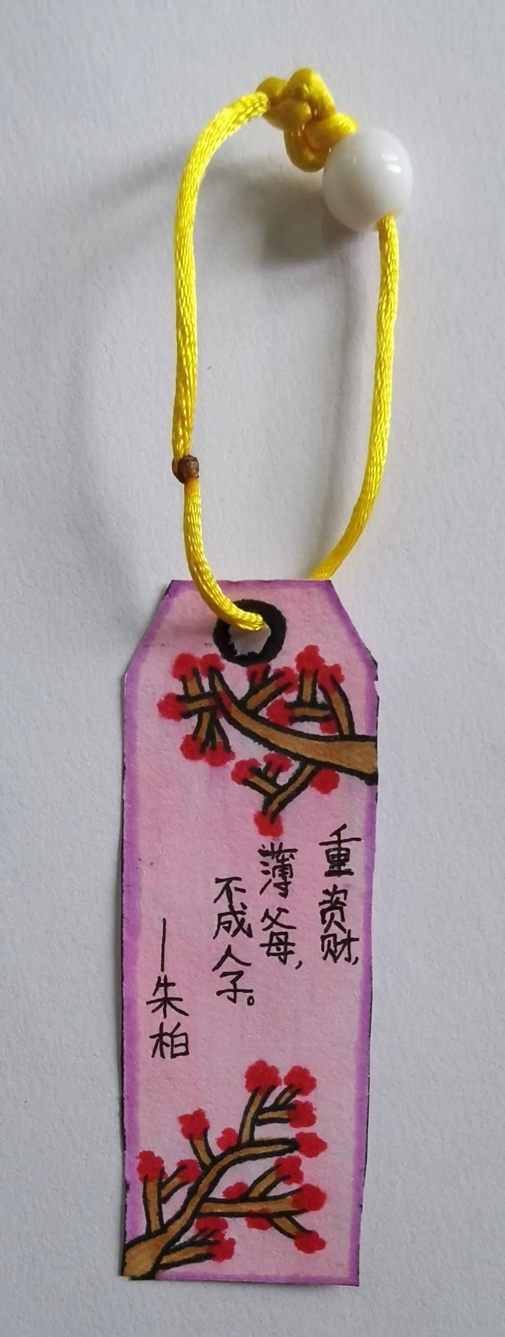 巧手做书签 温情浸六班