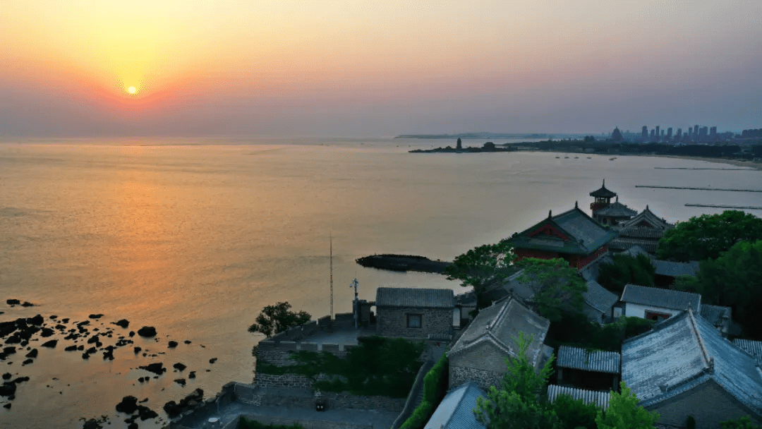 蓬萊閣景區在今後的發展道路上將向著質量高標準,服務高品質,品牌高端