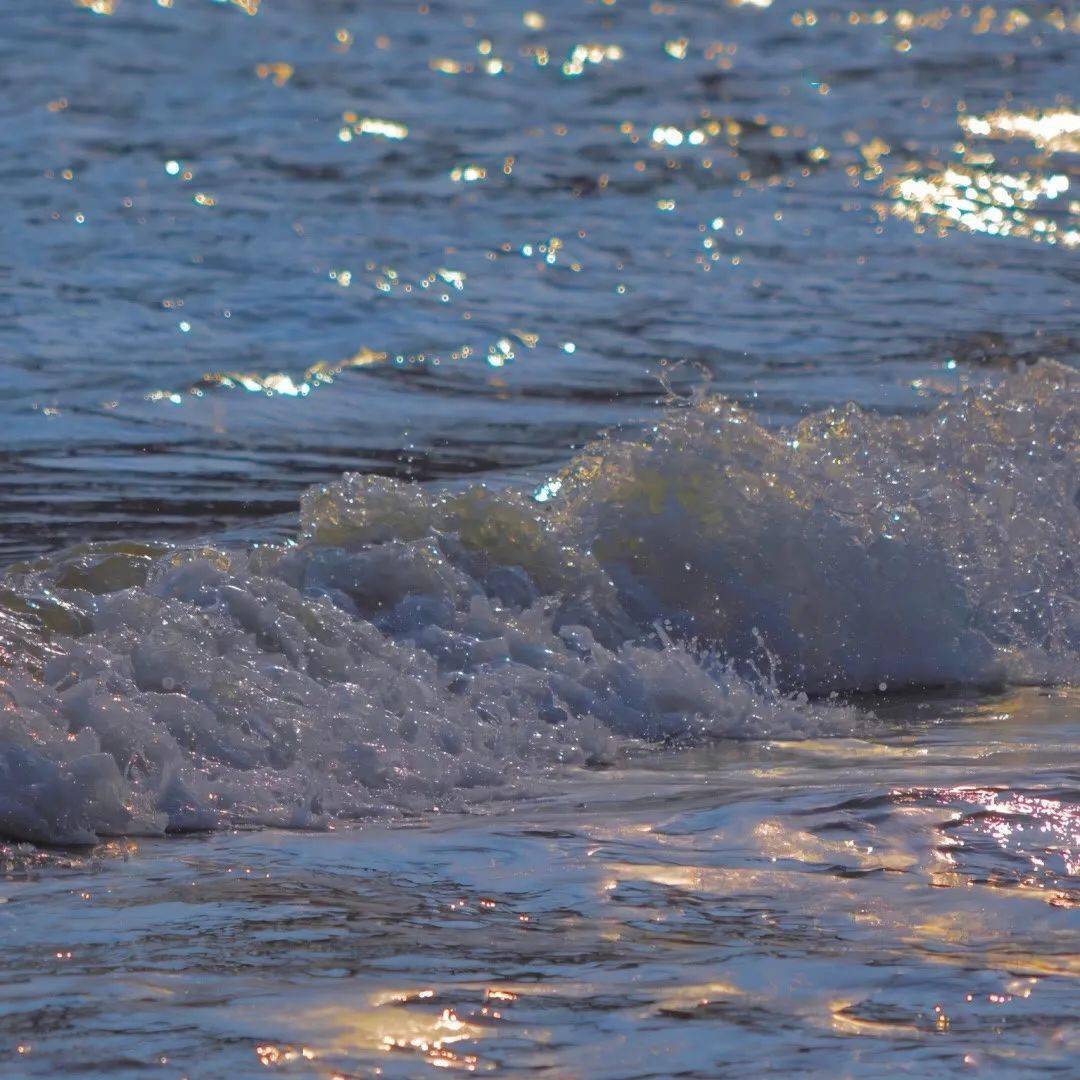 朋友圈背景晚上去街边喝一杯吧