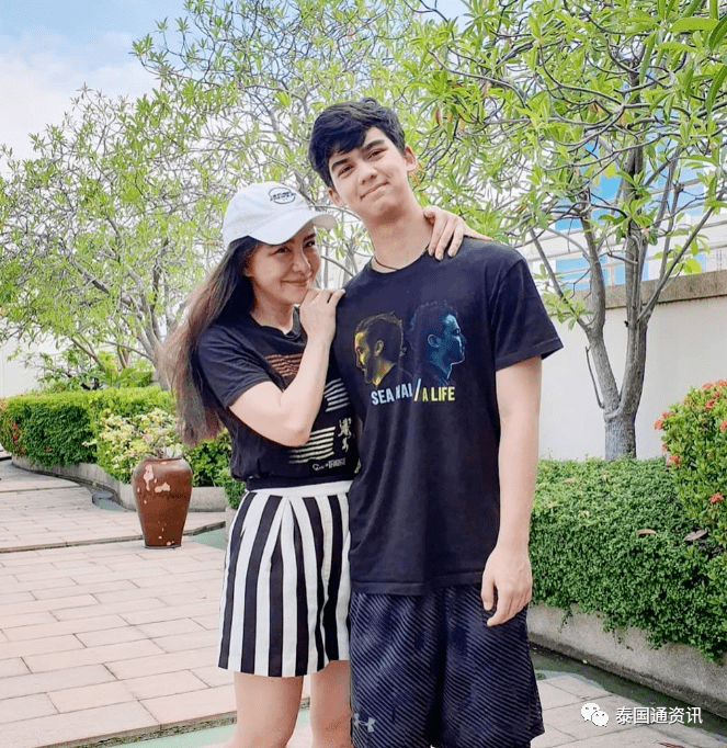 泰国女星晒与儿子合照年近50岁被夸和儿子像兄妹