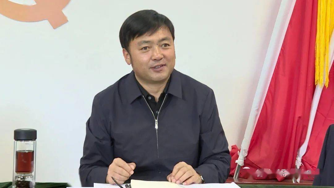 县委副书记,代理县长马国忠到县发改局,财政局调研指导工作