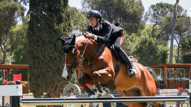 如何加入闪送骑手 c806de7739624c478384978c283d0724.png