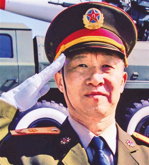 杨业功忠诚履行使命的模范指挥员