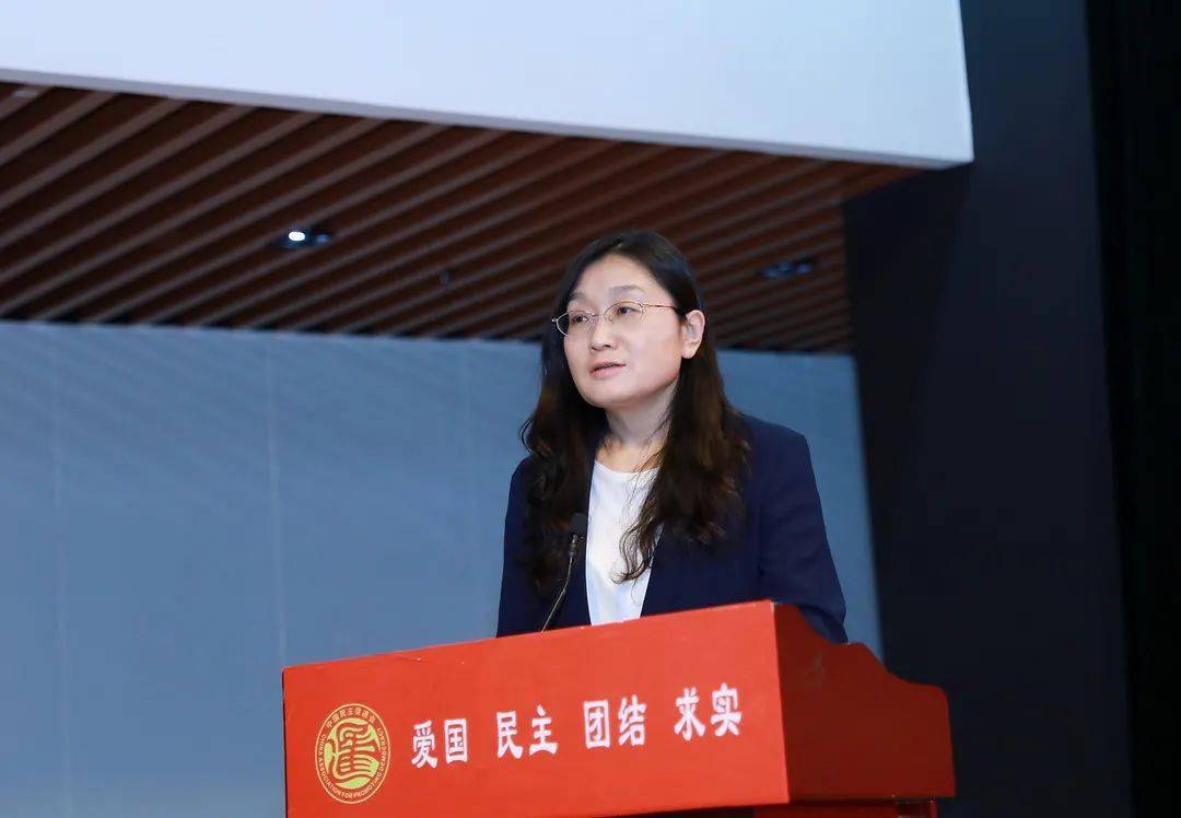 许彤宣读民进大兴区新三届工作委员会领导机构成员任命书.