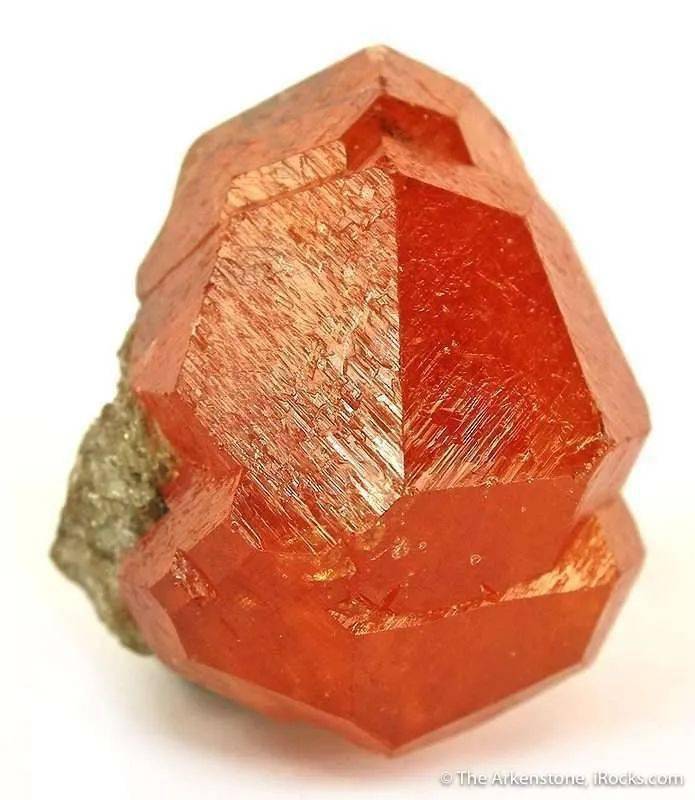 (右下)常见的变质岩如由方解石或白云石重新经过结晶而成的大理岩;由