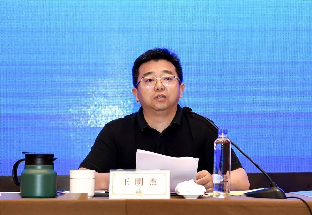 公司董事长邬志坚▲胜山商会会长,宁波日骋车业有限公司董事长徐明强