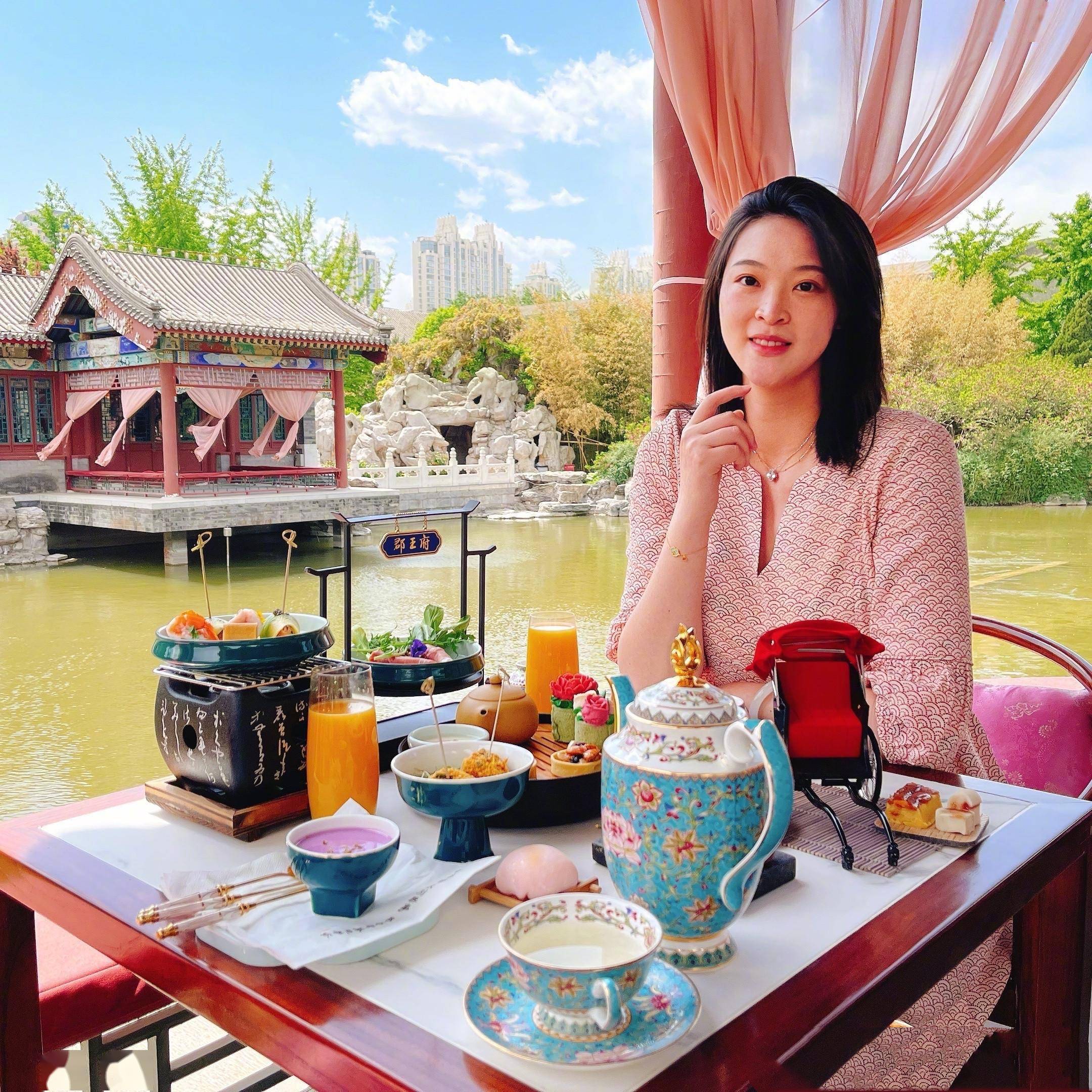 女排名将惠若琪官宣产女!与家人合拍难掩好气色,女儿模样像妈妈