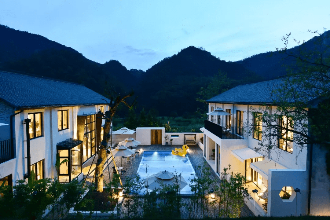 千岛湖的森林湖景设计师民宿泳池边k歌开趴遛娃正当时丨漫曲