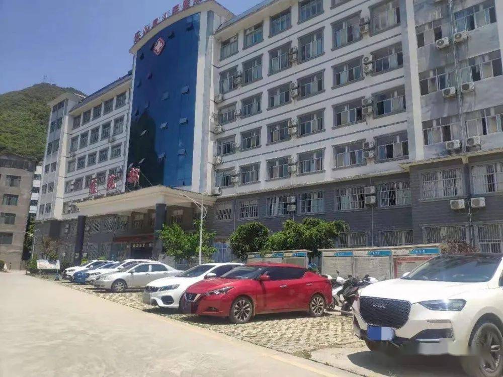 改善服务在行动乐业县人民医院倡导绿色出行把车位留给患者