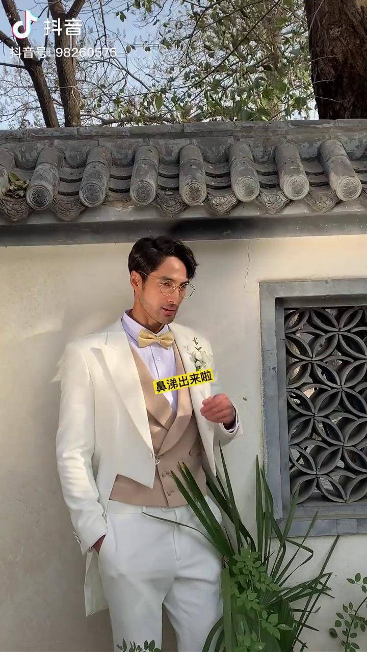 擦个鼻涕都是型男的模样大叔aaben